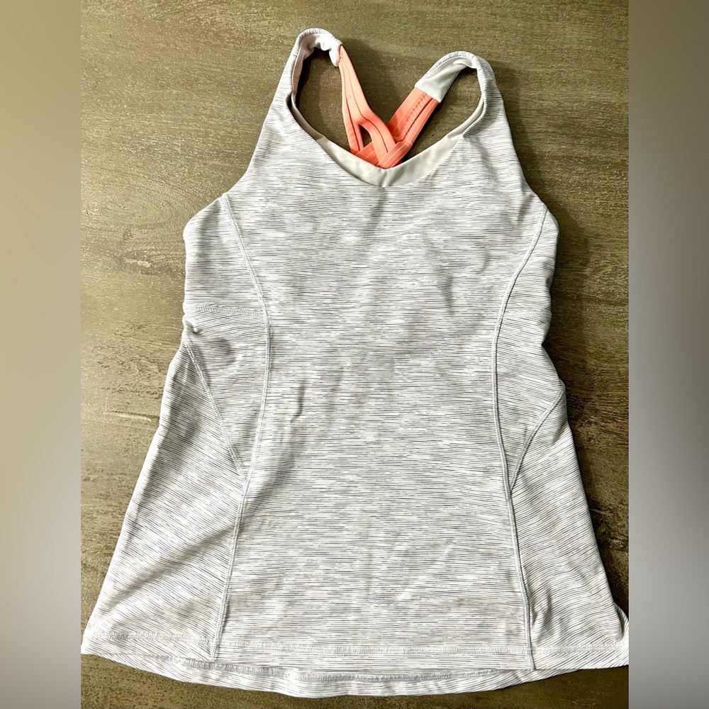Lululemon stash n run tank, size 6